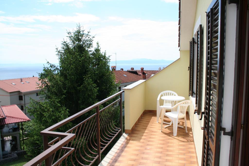 Apartments Petricic With Swimming Pool Ičići Zewnętrze zdjęcie
