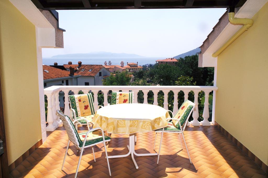 Apartments Petricic With Swimming Pool Ičići Zewnętrze zdjęcie